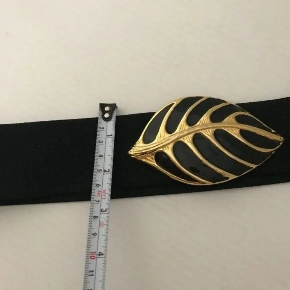 #3176 Womens black stretch belt with gold leaf vintage Daylor USA 38 in length